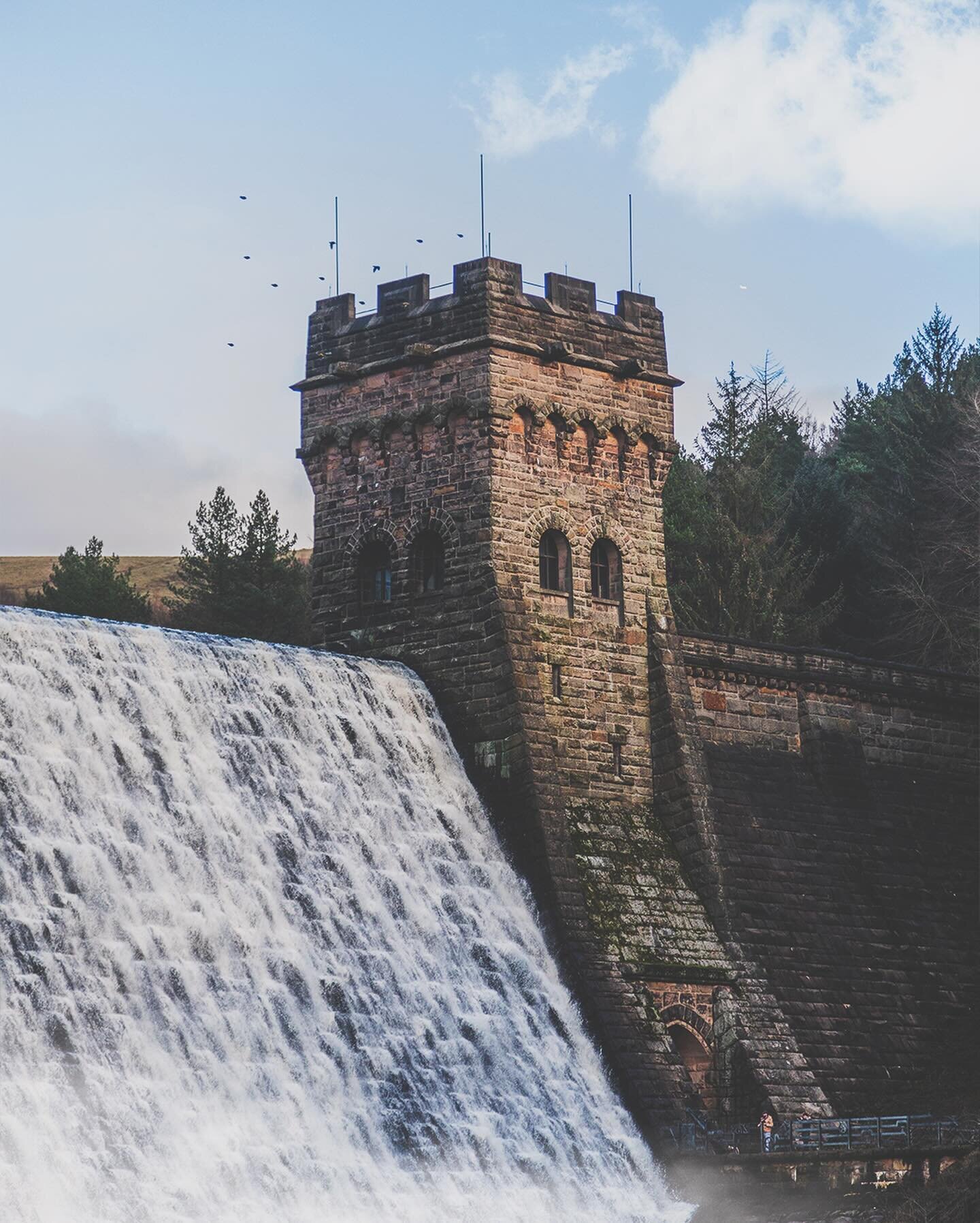 D A M B U S T E R S

Ladybower Reservoir was built between 1935 and 1943, and has a capacity of 6,300,000,000 Gallons (6.3 BILLION!!!!!) 

#DerwentValley #EngineeringMarvels #DambustersLegacy #HikingTrips #ExploreNature #HistoryUnveiled #ScenicViews 